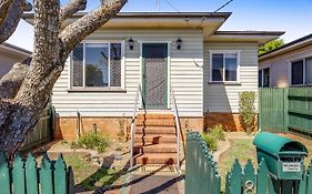 Cute & Cheerful! Close To Cbd & Gorgeous Parkland!